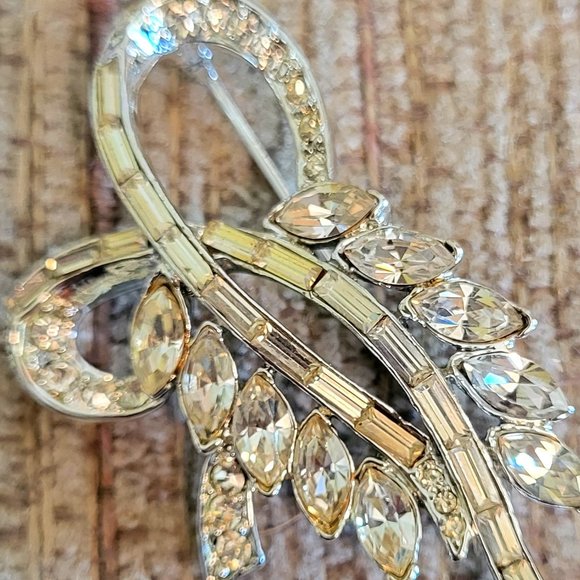 Vintage Baguette & Pear Shape Rhinestone Brooch and Earring Set - Picture 2 of 5